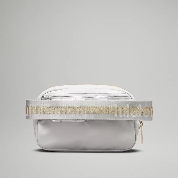 NWOT Lululemon Everywhere Belt Bag Wordmark Vapor/Gold/White - Picture 4 of 14